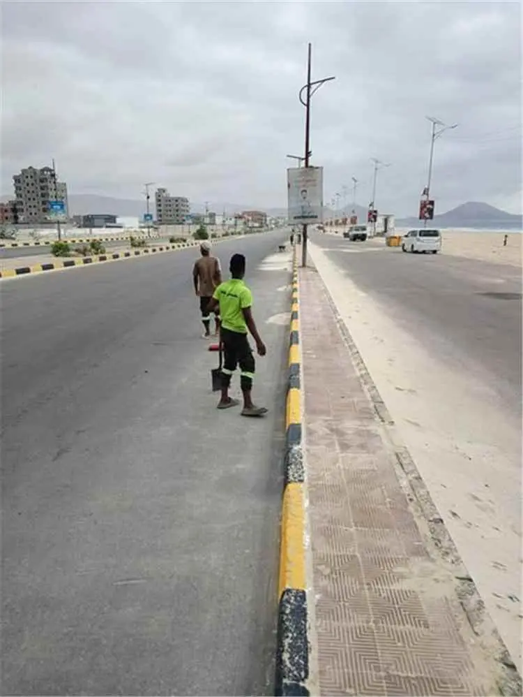 أعمال نظافة مكثفة ومتواصلة في (المنصة) ومحور شارع...
