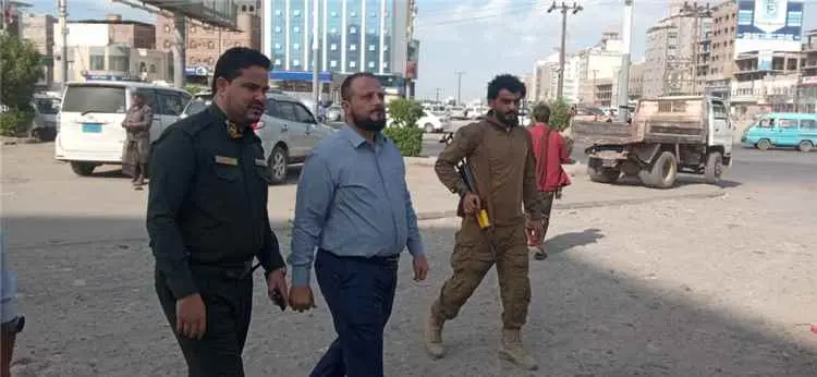 مدير عام المنصورة يتفقد طريق الشهيد أبو اليمامة وي...