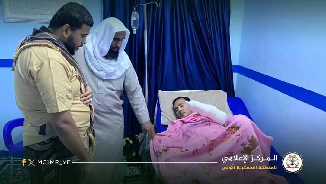 قيادة الفرقة الثانية تتفقد جرحى منتسبيها في مستشفى...