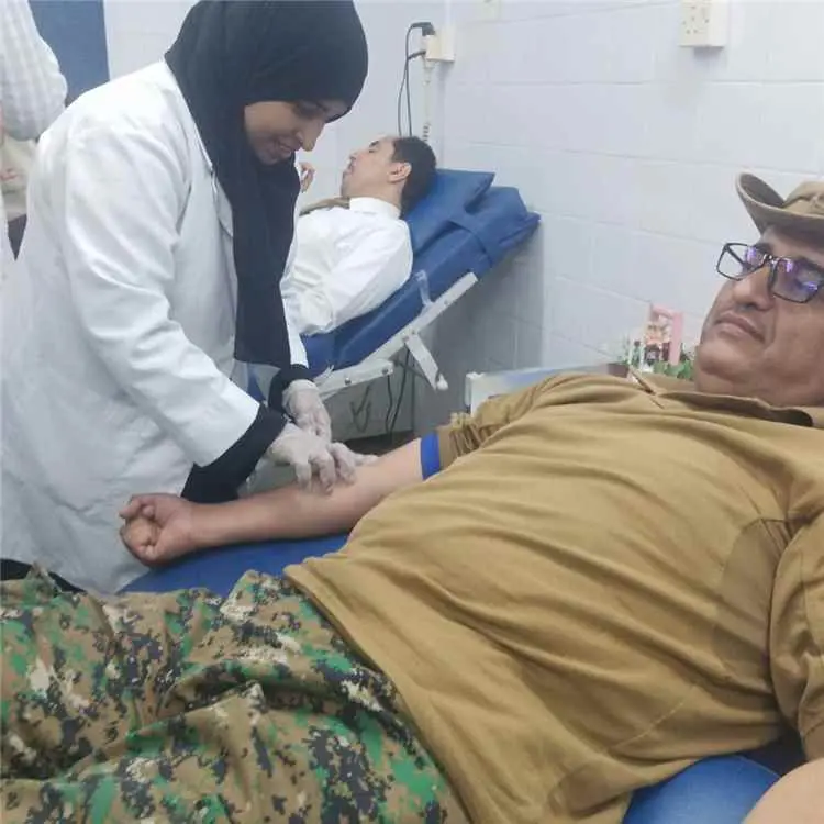 رئيس مجلس المستقبل الجنوبي بالعاصمة عدن يدشن حملة للتبرع بالدم ويدعو إلى مساندة الجبهات
