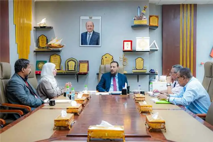 محافظ العاصمة عدن يطلع على جهود الجهاز المركزي للإ...