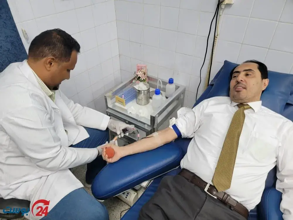 وزير الشباب والرياضة وموظفوه يتبرعون بالدم دعماً للحملة الوطنية للتبرع بالدم