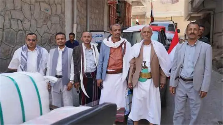 السلطة المحلية وأبناء مديرية خدير يسيّرون قافلة غذ...