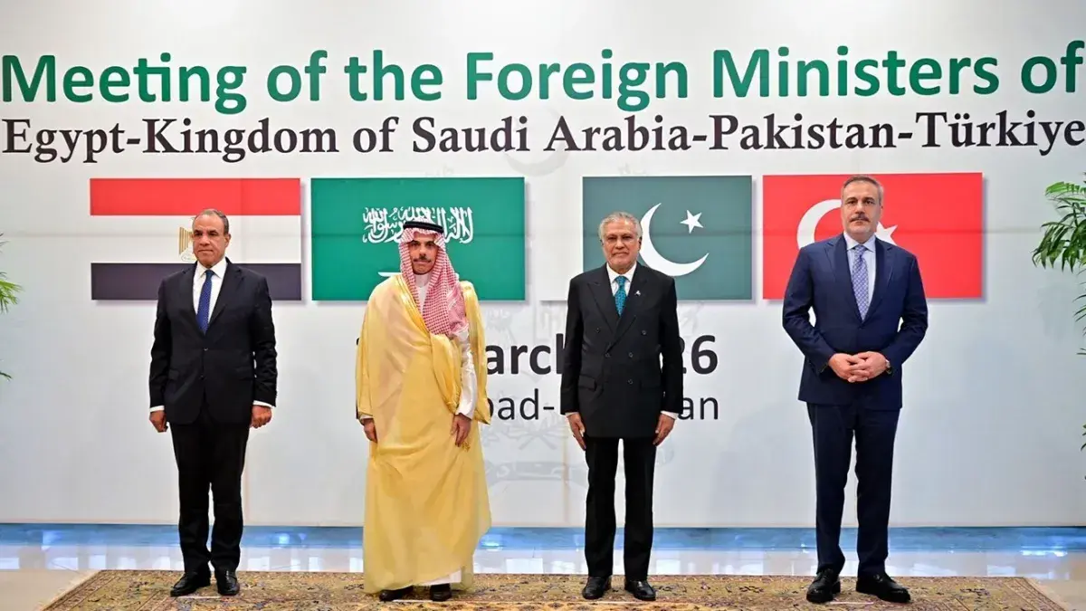 بيان رباعي: دعم الشرعية اليمنية وإدانة الاعتداءات...