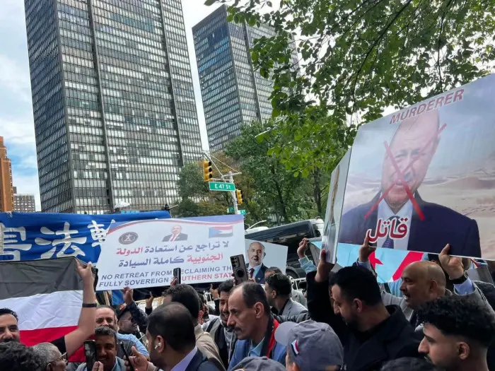 الجالية الجنوبية تنظم وقفة أمام الأمم المتحدة بنيو...