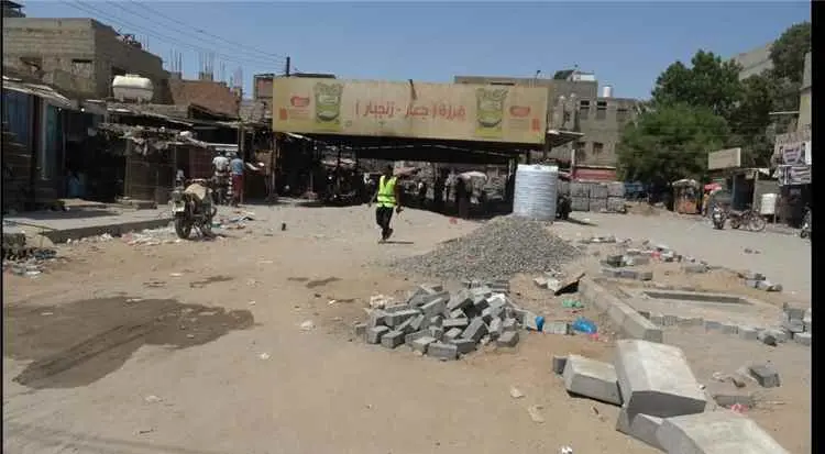 تواصل أعمال رصف فرزة جعار بخنفر بدعم وإشراف مباشر...