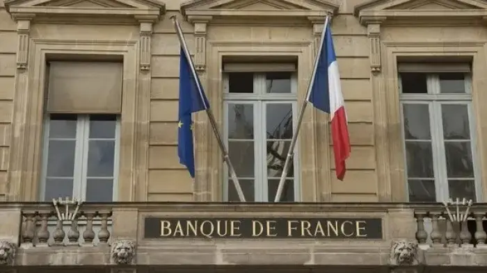 بنك فرنسا يخفض توقعات النمو لعام 2026 وسط ضغوط الت...