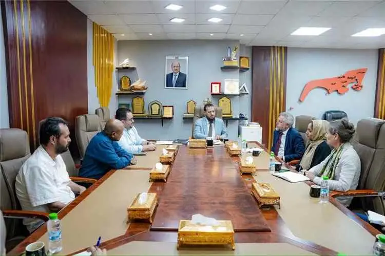محافظ العاصمة عدن يبحث مع سفير الاتحاد الأوروبي وا...