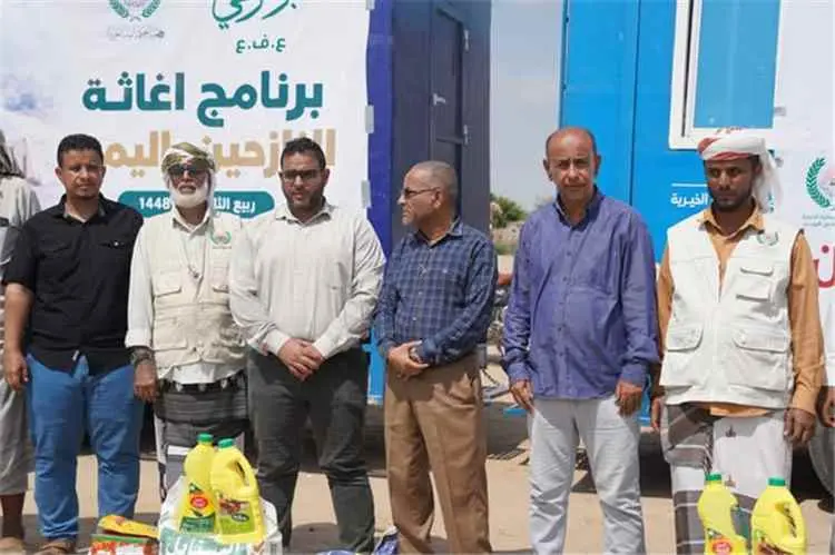 تدشين توزيع 300 سلة غذائية للأسر النازحة في منطقة حصن شداد
