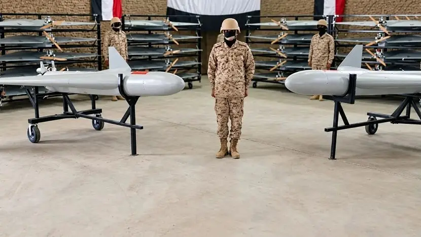 تسع مسيّرات انقضاضيه تضرب دار الرئاسة والنهدين بصنعاء.. هجوم عاصف يربك الحوثيين وأنباء عن استهداف قيادات بارزة