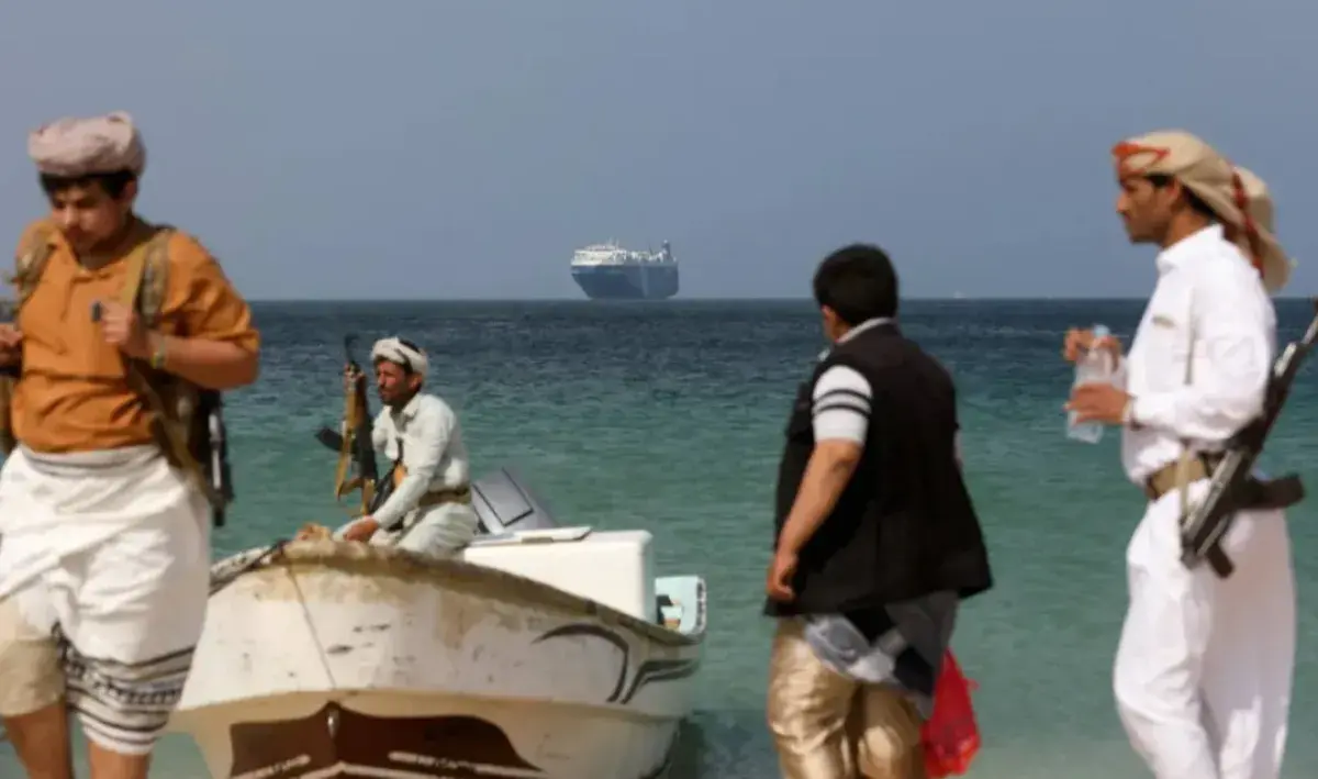 وصول 6 سفن محملة بالأسلحة إلى مناطق مليشيا الحوثي...