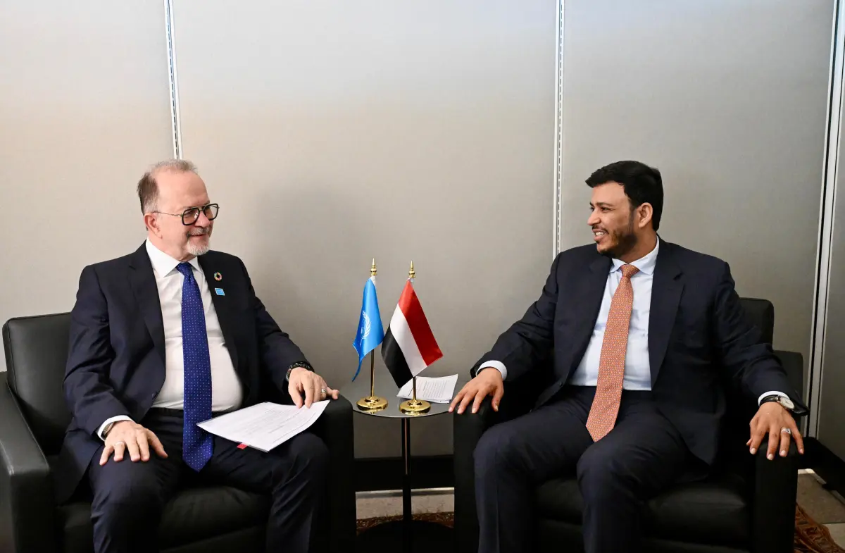 الدكتور عبدالله العليمي يبحث مع نائب المديرة التنفيذية لليونيسف تعزيز حماية الأطفال والاستجابة الإنسانية في اليمن