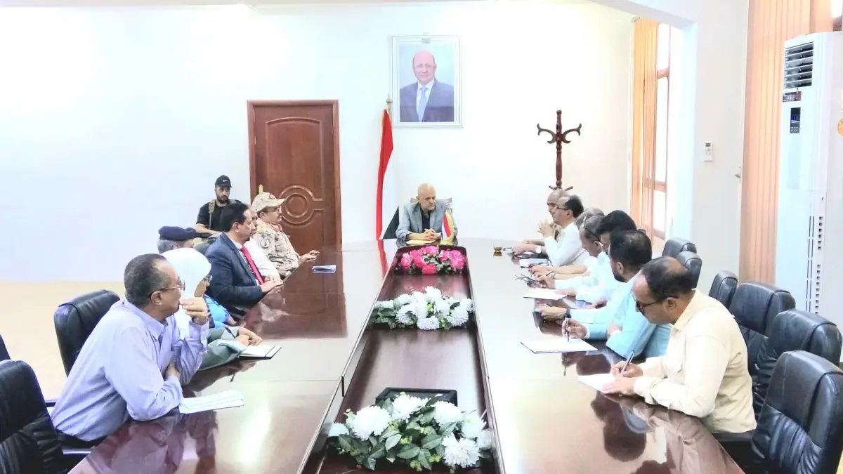 إجتماع برئاسة محافظ تعز يقر ترتيبات الاحتفاء بالأع...