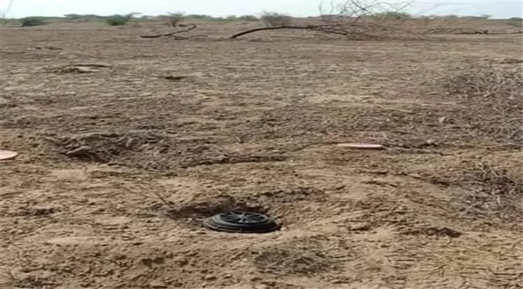 انفجار لغم أرضي يوقع إصابات بين عناصر حوثيين أسفل...