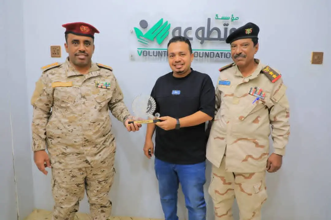 قائد قوات خفر السواحل بحضرموت يكرّم مؤسسة متطوعون تقديرًا لإسنادها جهود الإنقاذ والسلامة خلال موسم البلدة 2026