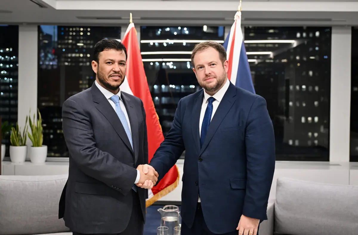 عضو مجلس القيادة عبدالله العليمي يبحث مع وزير الدو...