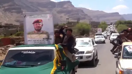 الحوثيون ينشرون مقطع فيديو يظهر جنازة عناصر قضوا ف...