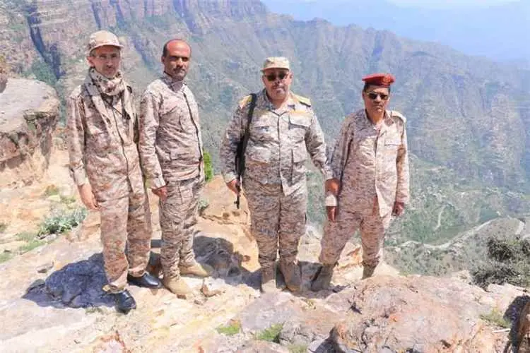 التوجيه المعنوي لـ قيادة محوري تعز وطور الباحة يتف...