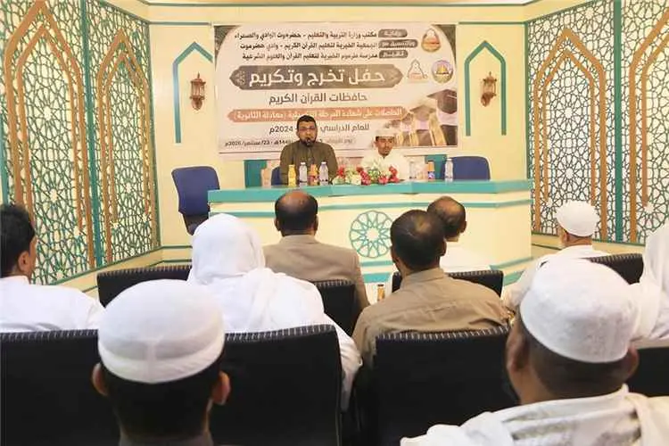 بحضور الوكيل التميمي.. مدرسة طرموم الخيرية تحتفي ب...