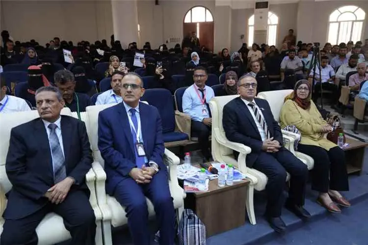 كلية صيدلة عدن تنظم يومها العلمي الخامس لتعزيز الق...