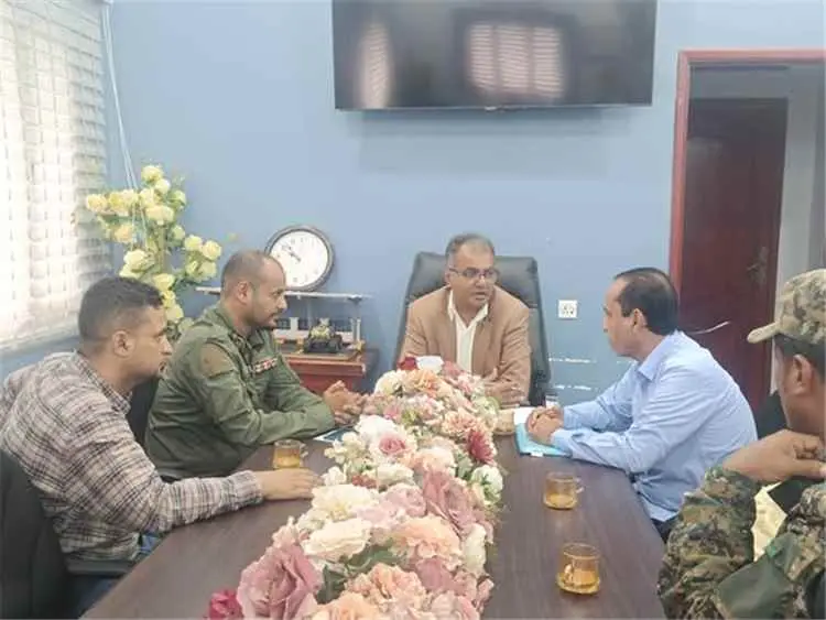 مدير عام المعلا يلتقي وكيل الدفاع المدني لمناقشة تعزيز السلامة والجاهزية