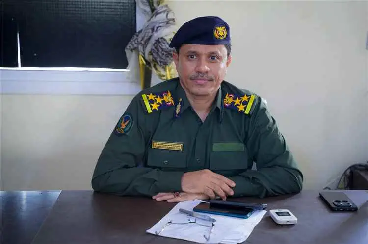 مدير أمن أبين يعزي في وفاة ضحية اشتباكات العلم ودو...