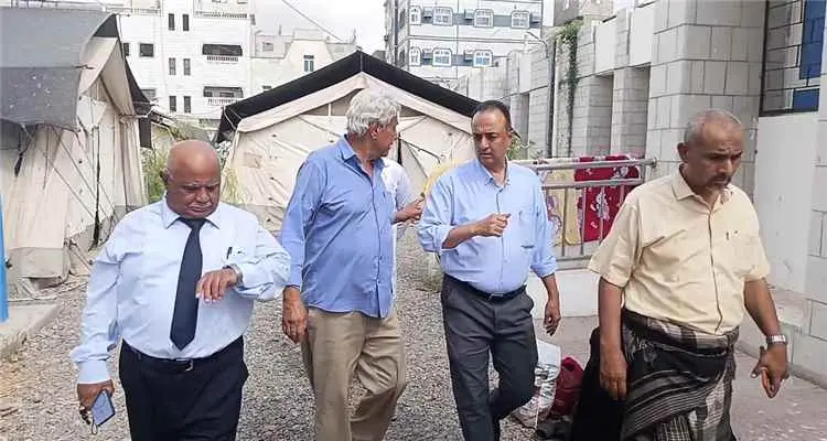 الشعبي وحيدرة يتفقدان مركز الإسهالات المائية الحادة (الكوليرا) في مستشفى الصداقة بعدن
