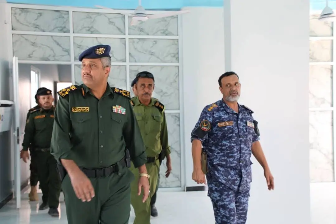 العميد الجابري يتفقد أمن مديرية مدينة المكلا والبحث الجنائي