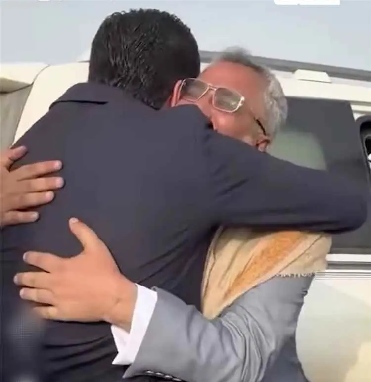 ظهور قيادي حوثي برفقة وزير عراقي يشعل التساؤلات.....