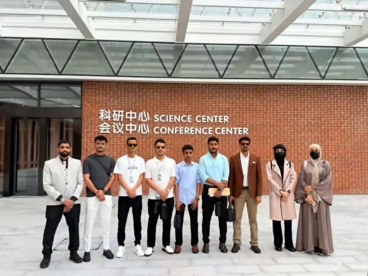 وفد من جامعة عدن يواصل برنامجه العلمي في الصين بزيارات تجمع بين الطب والتكنولوجيا والثقافة