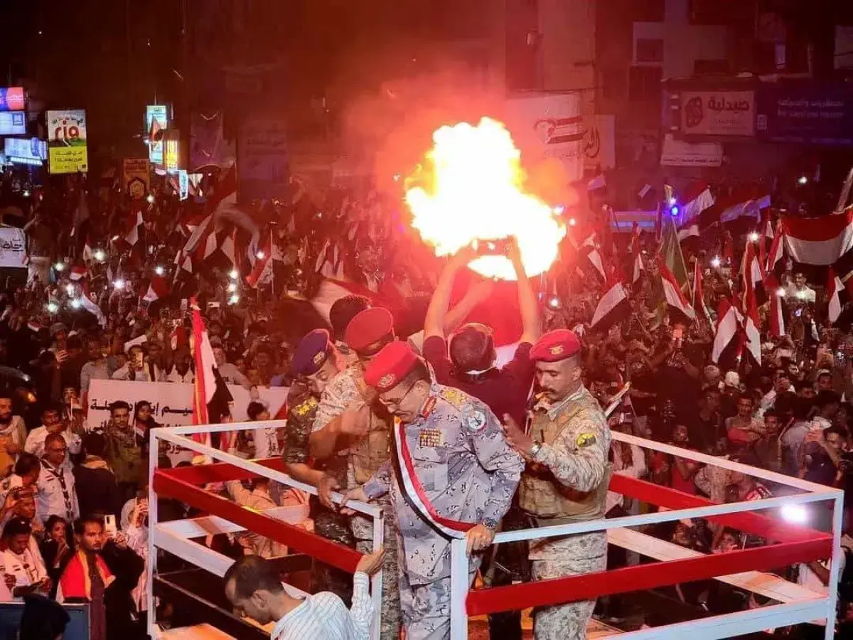 تعز تجدد عهدها بالجمهورية بإيقاد شعلة 26 سبتمبر