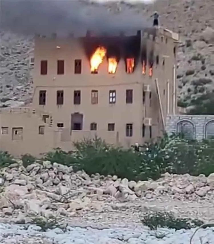 اندلاع في أحد المنازل بقيدون والمطالبة بتوفير سيار...