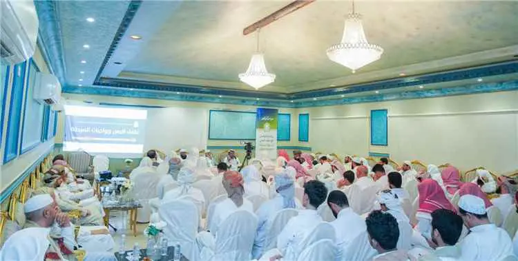 ديوانية لبرنامج التواصل مع علماء اليمن في مكة تناق...