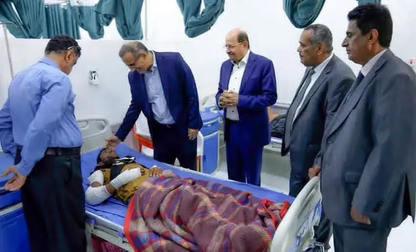 رئيس الوزراء يتفقد أوضاع الجرحى الابطال في مستشفى...