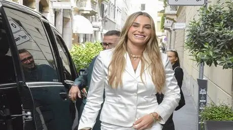 نجمة التنس الشهيرة سابالينكا تفاجئ جورجينا زوجة رو...