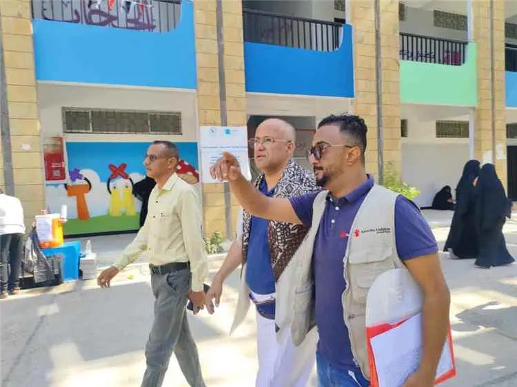 الكدهي يدشن توزيع مساعدات نقدية للأسر النازحة في م...