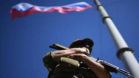 الدفاع الروسية تعلن إصابة مركز لوجستي وسفينة شحن ف...