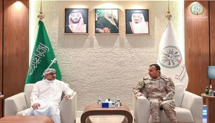 طارق صالح يلتقي قائد القوات المشتركة في اول ظهور ل...
