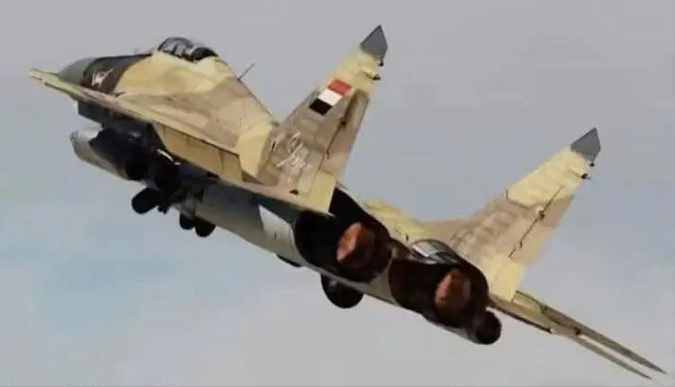 الطيران الحربي للقوات المسلحة يستهدف مواقع وتعزيزا...