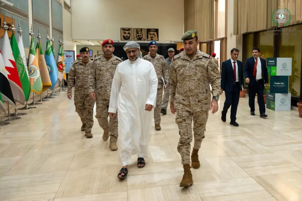 أول ظهور للفريق طارق صالح في السعودية منذ سقوط الم...