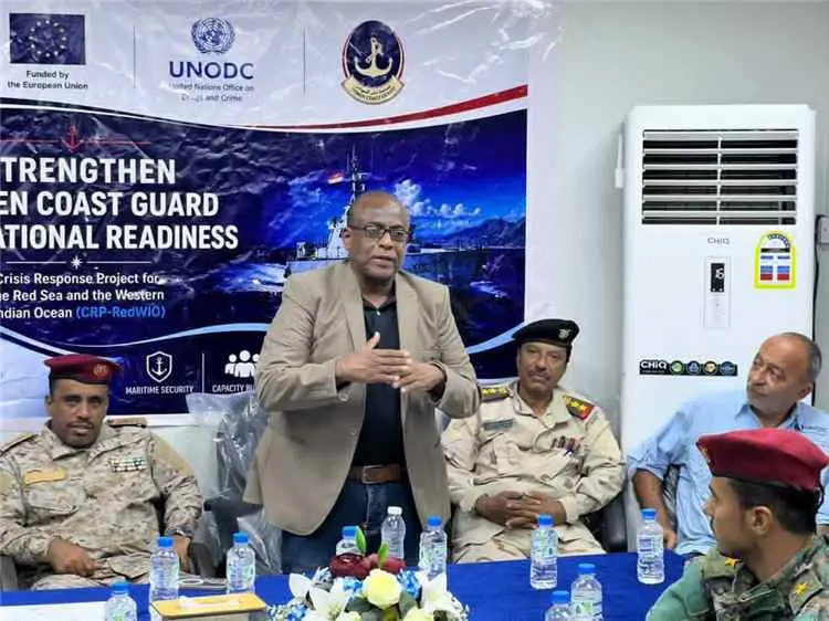 الرباكي يشيد بدورتي الهندسة والاتصالات البحرية ويؤ...