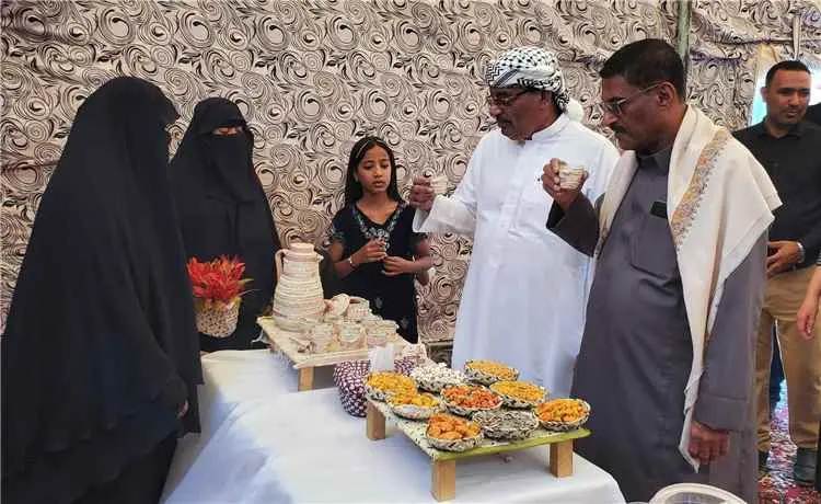 الوكيل التميمي يفتتح معرض منتجات مشروع «إبداع النخ...