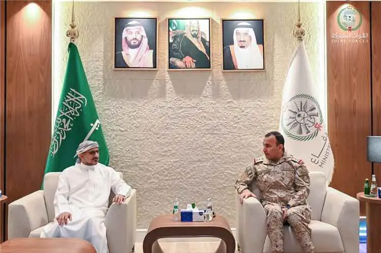 عضو مجلس القيادة طارق صالح يلتقي قائد القوات المشت...