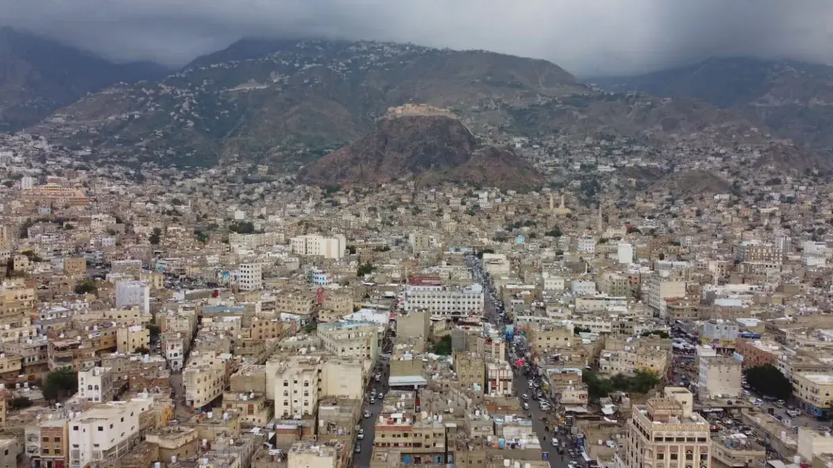 تعز.. رصد نقل قتلى وجرحى حوثيين وسط تحرك عسكري وطب...