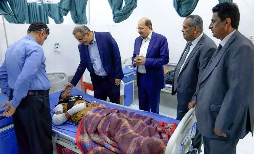 رئيس الوزراء يتفقد أوضاع الجرحى الابطال في مستشفى...