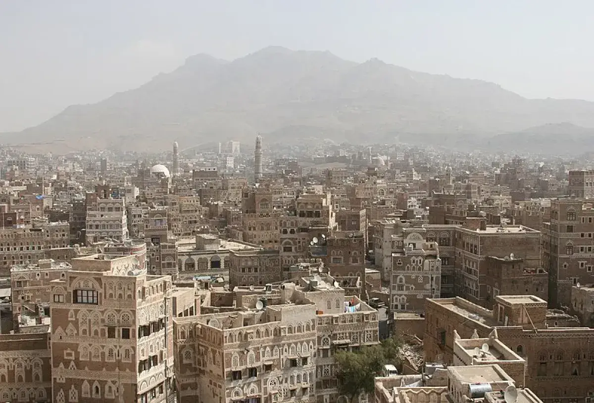 انفجار عنيف يهز شمال صنعاء ودويه يُسمع في مناطق وا...