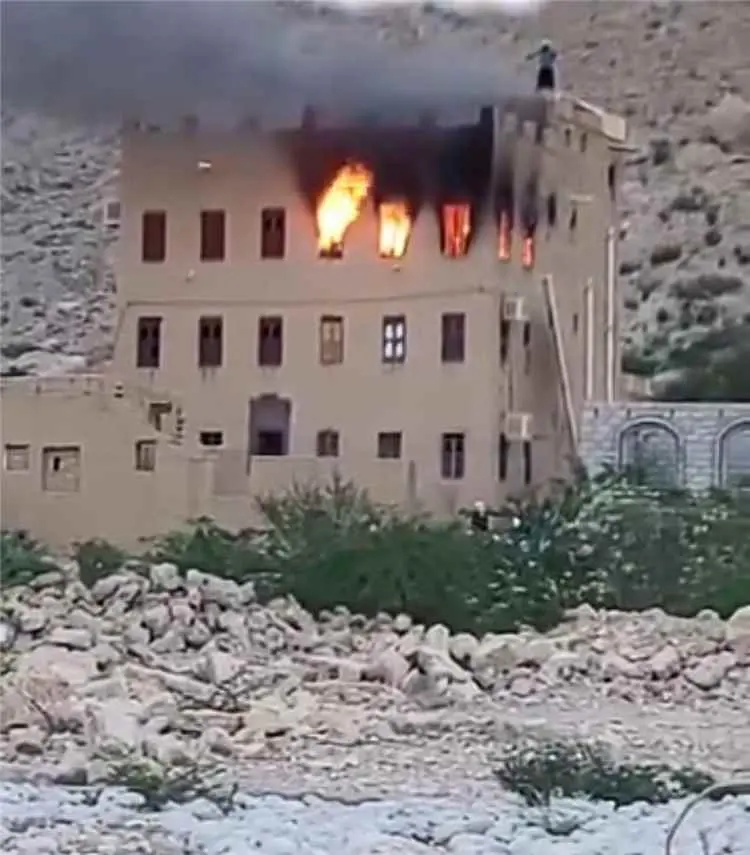 ناشطون واعلاميون من أبناء دوعن يجددون المطالبة بسيارة إطفاء بعد حريق قيدون