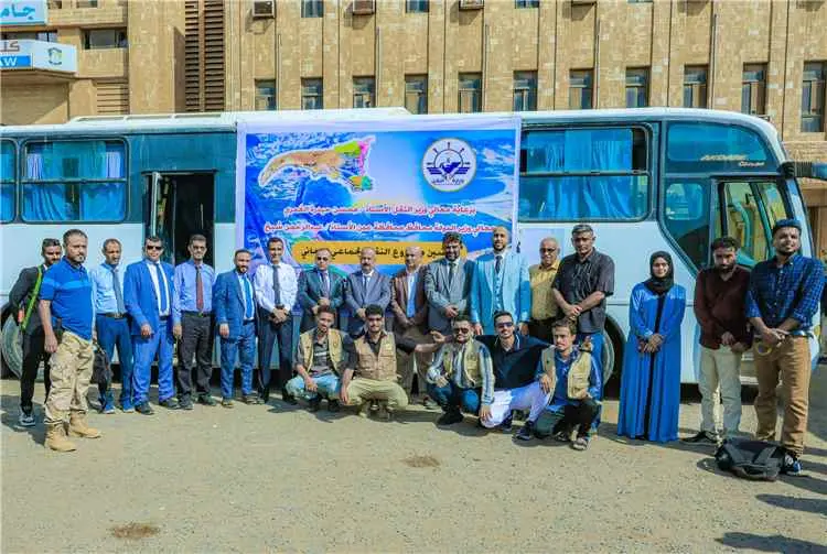 وزير النقل ورئيس جامعة عدن يدشنان مشروع النقل الجم...
