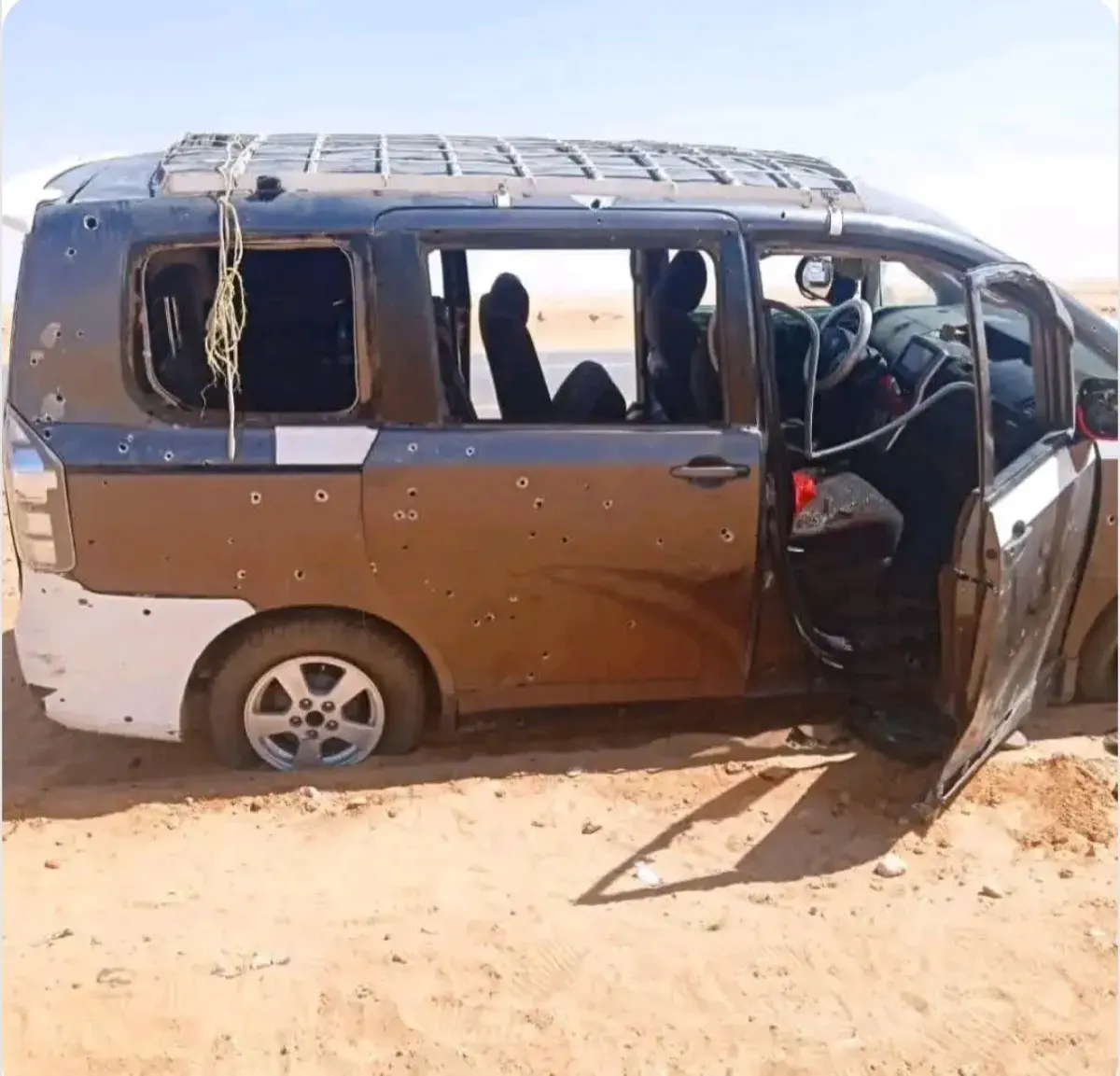 مقتل وإصابة أكثر من 12 مسافراً بإطلاق نار على حافل...