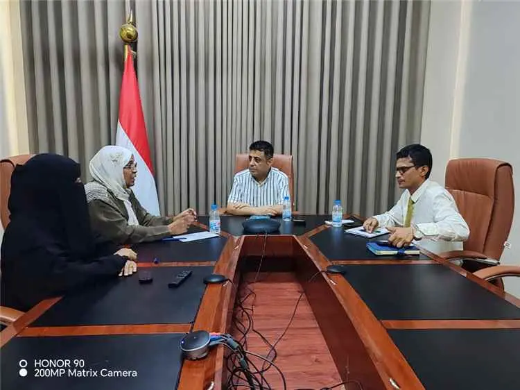 تحرك رسمي ومجتمعي لمواجهة فجوة الإيواء ودعم النازحين.. لقاء يجمع الأبارة والدوغاني
